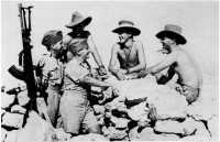 Australians fraternising 
with Poles at Tobruk
