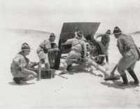 A 4 Field Regiment gun crew 
trains at Maadi on an 18-pounder