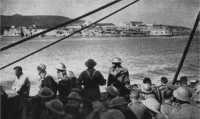 New Zealanders From Greece 
Enter Suda Bay