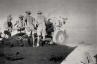 A 25-pounder in action at 
Minqar Qaim