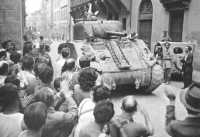 One of 20 Armoured 
Regiment’s tanks which accompanied the first New Zealanders into Florence