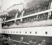 A brigade group on 
Rangatira leaving for Fiji on 28 October 1940