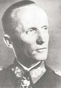 General der Panzertruppen 
Hasso von Manteuffel