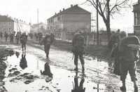 Men of 5th Infantry 
Division enter Metz on 18 November