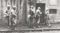 Men of 5th Infantry 
Division conduct a house-to-house search in Metz on 19November