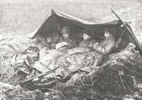 Keeping warm and dry was a 
major problem as cold and rain increased the incidence of trench foot