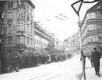 Austrian civilians line a 
street in Innsbruck to welcome American troops