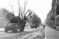 French 2nd Armored Division 
moves through Strasbourg