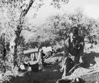 Digging in a machine gun 
position on Monte Cipolla, 11 August