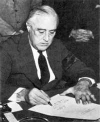 President Roosevelt signs 
the Declaration of War, December 1941