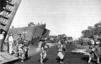 Australian troops go ashore 
near Lae