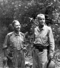 General Herring, Commander, 
Advanced New Guinea Force (left), and General Eichelberger