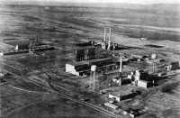 The 100 B pile area at HEW, 
consisting of the production pile (building with single stack), the steam-electric plant (building with twin stacks), 
the pump house (on the Columbia River), and other support facilities