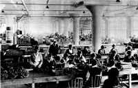 Women workers in gas mask 
factory, Long Island City, New York